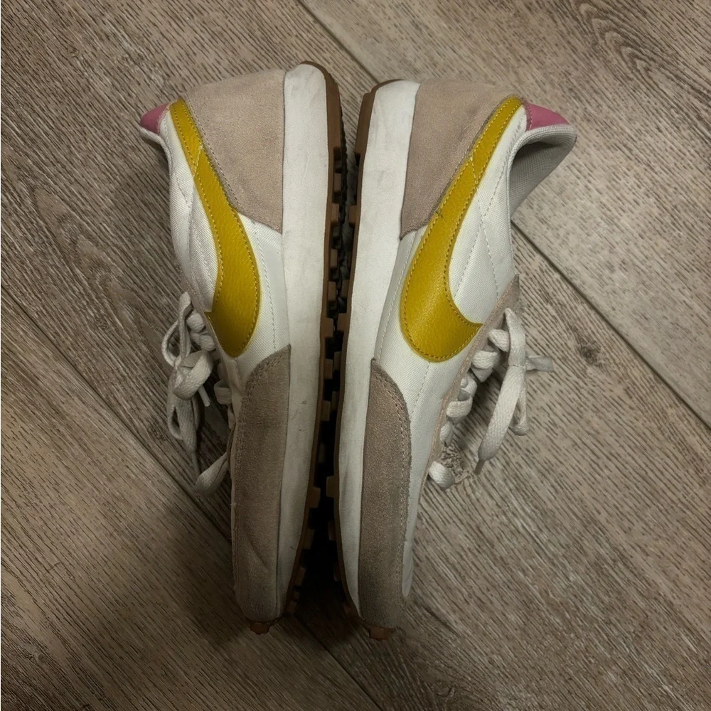 Nike Daybreak Fossil Stone Saffron QuartzShoes Sneakers size 7,5